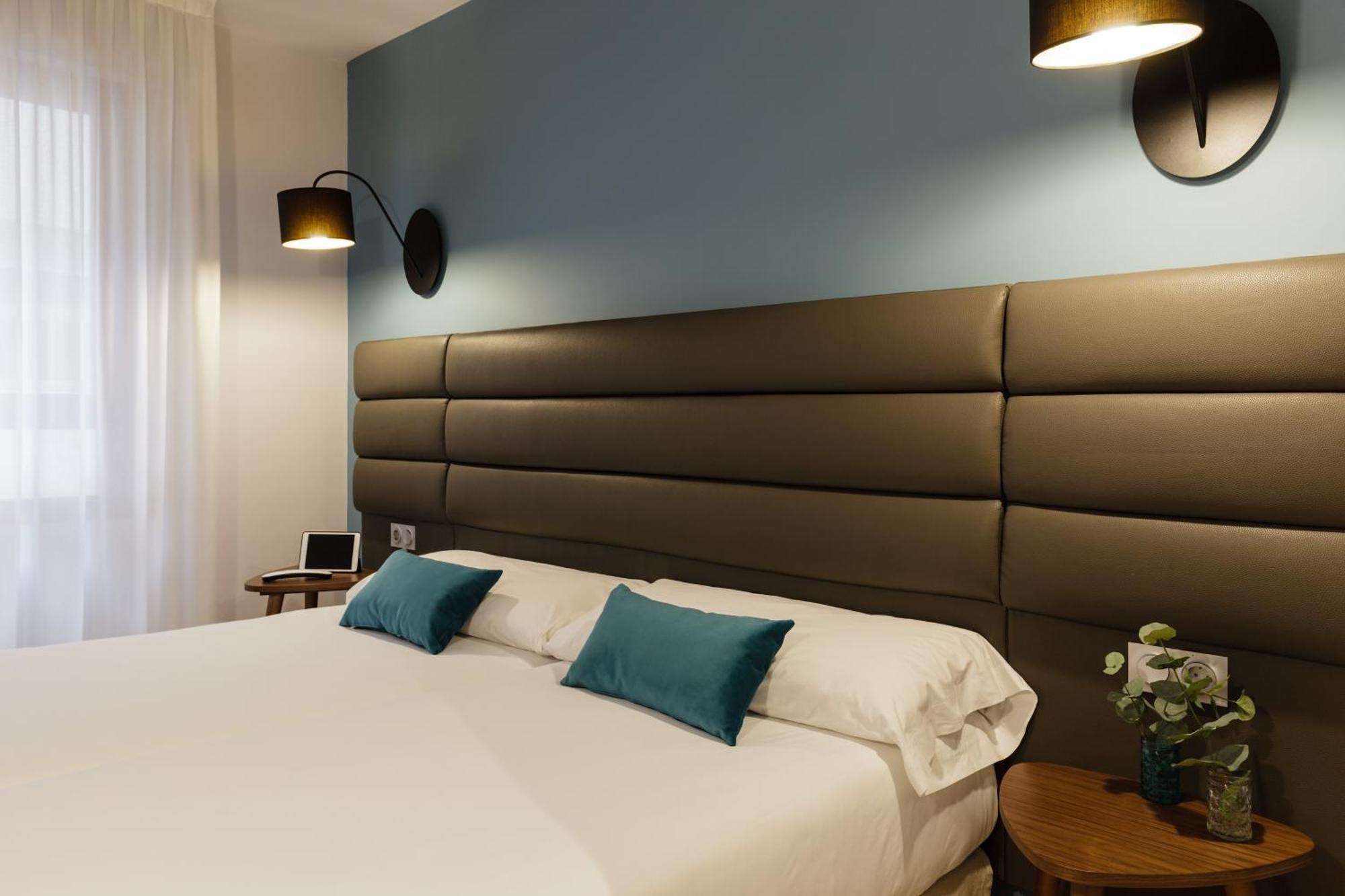 Suites Pamplona Plaza Bagian luar foto