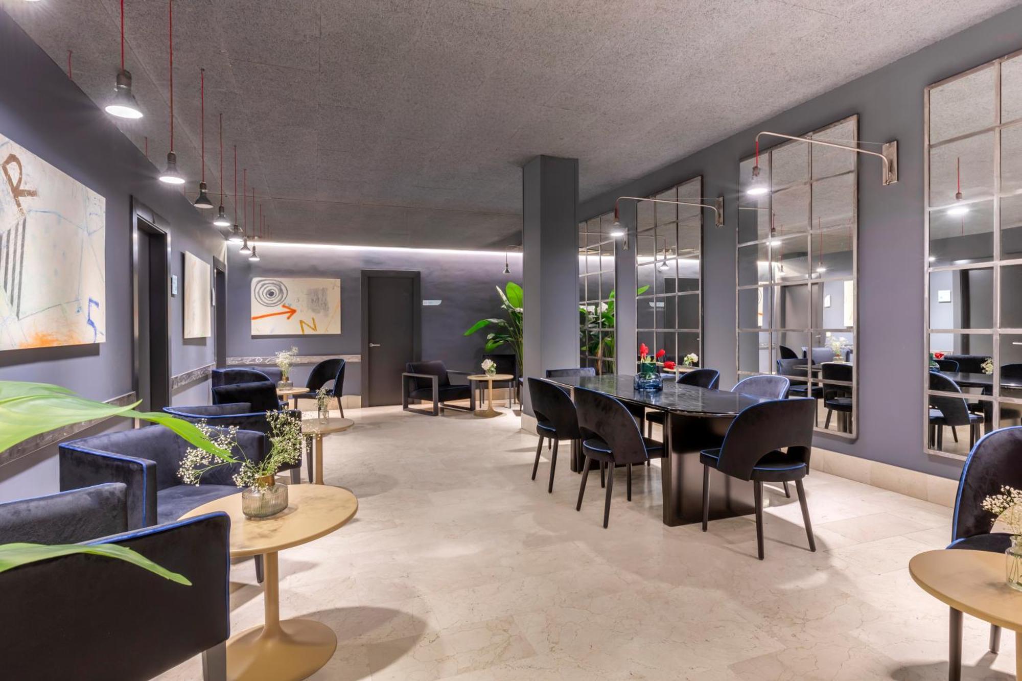 Suites Pamplona Plaza Bagian luar foto