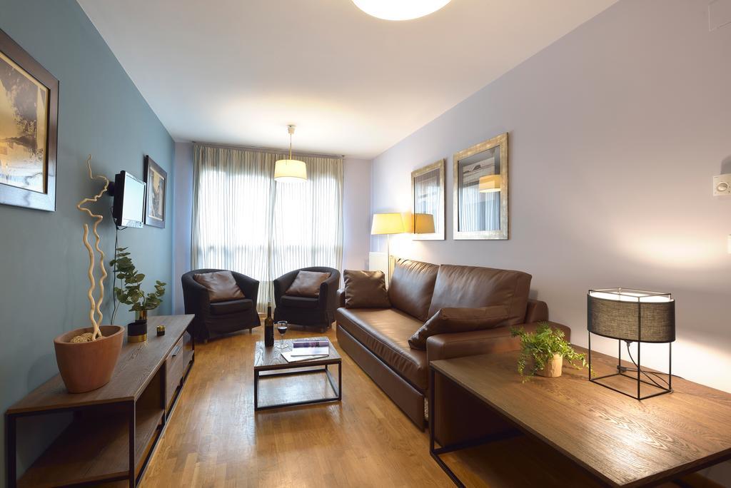 Suites Pamplona Plaza Bagian luar foto