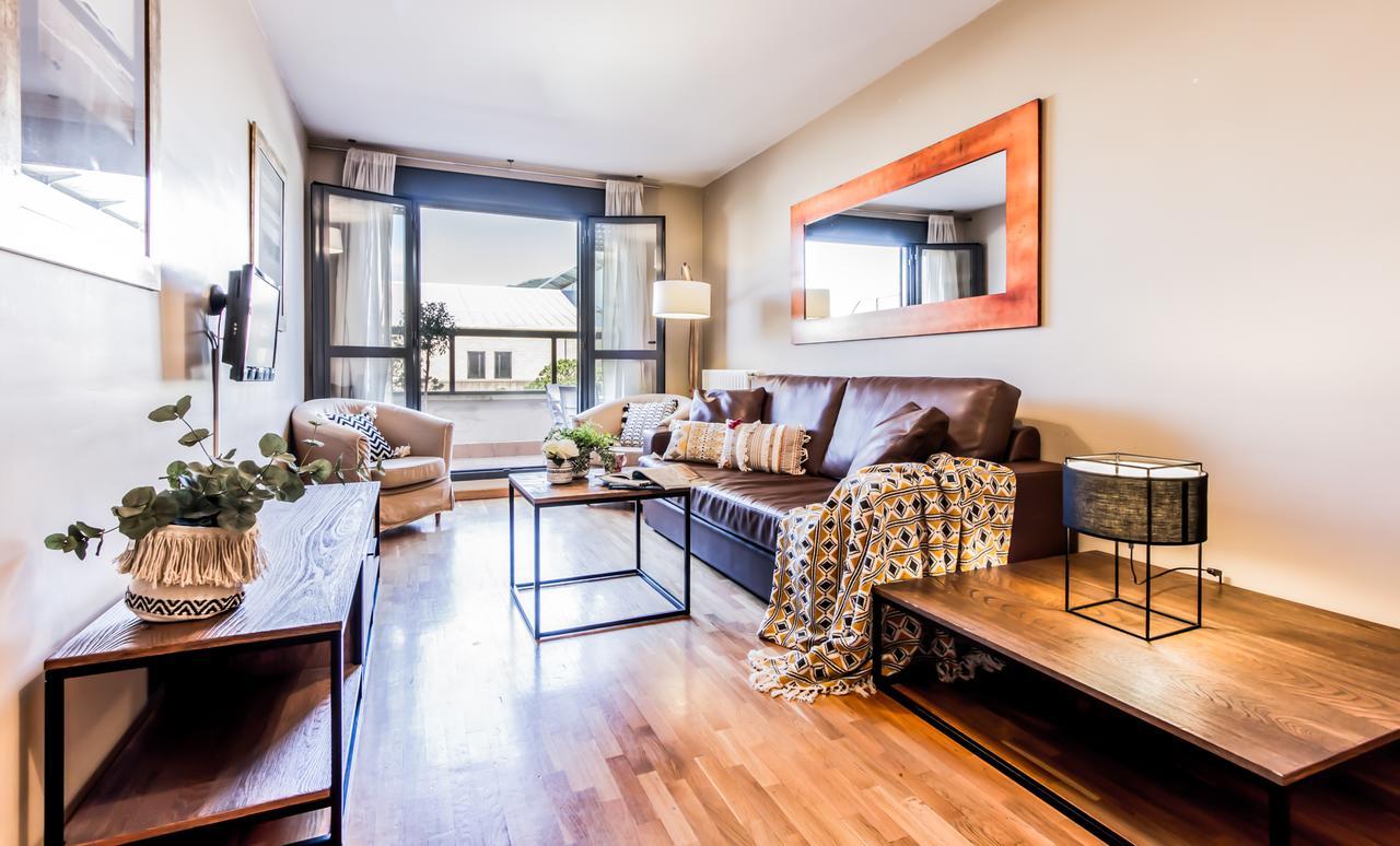 Suites Pamplona Plaza Bagian luar foto